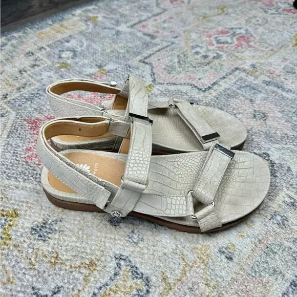 Yellow Box Weston Beige Adjustable Sandals Size 6 - Picture 6 of 11